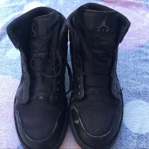 Jordan 1 mid triple black